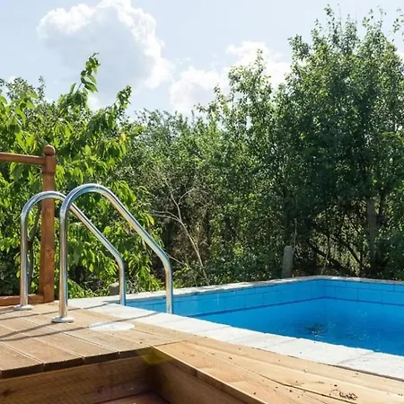 Holiday home Kъща за гости калимански рай Kalimantsi